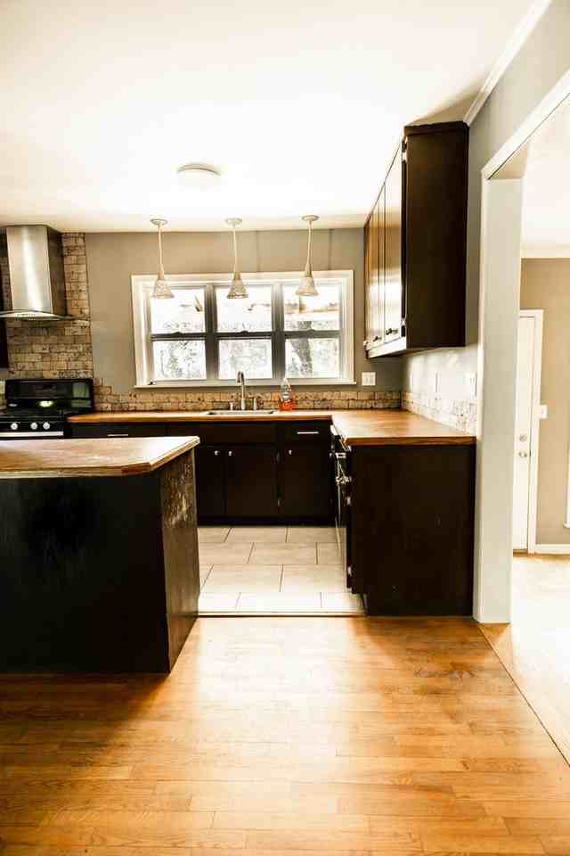 1627 N Oakland Ave - Photo 3 of 18