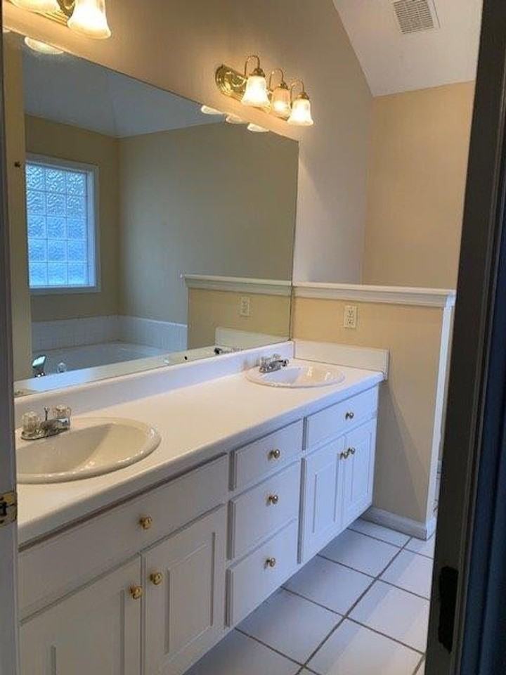 2156 Inverness Pkwy - Photo 7 of 9