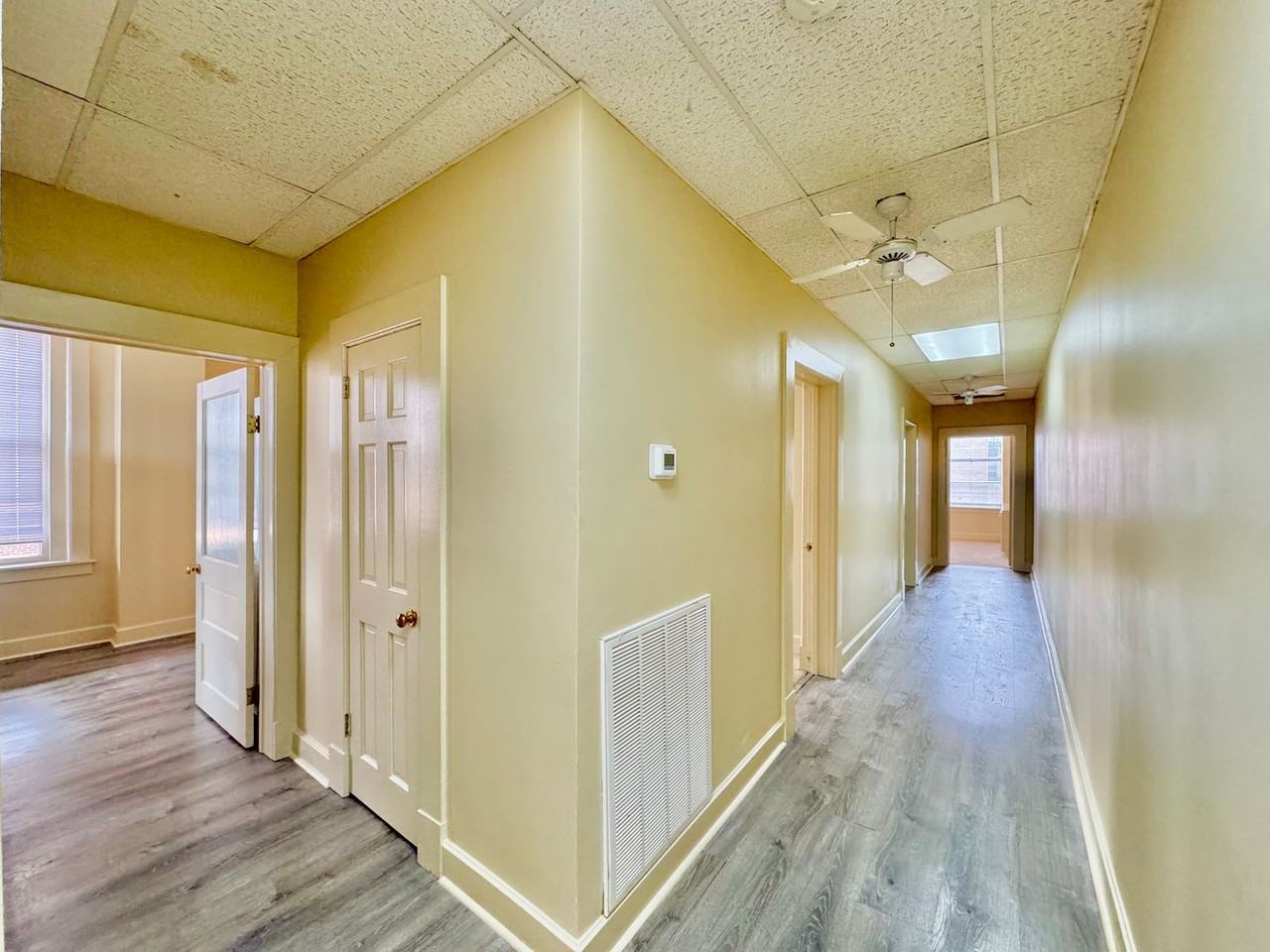 201 S Hill Ave - Photo 2 of 10