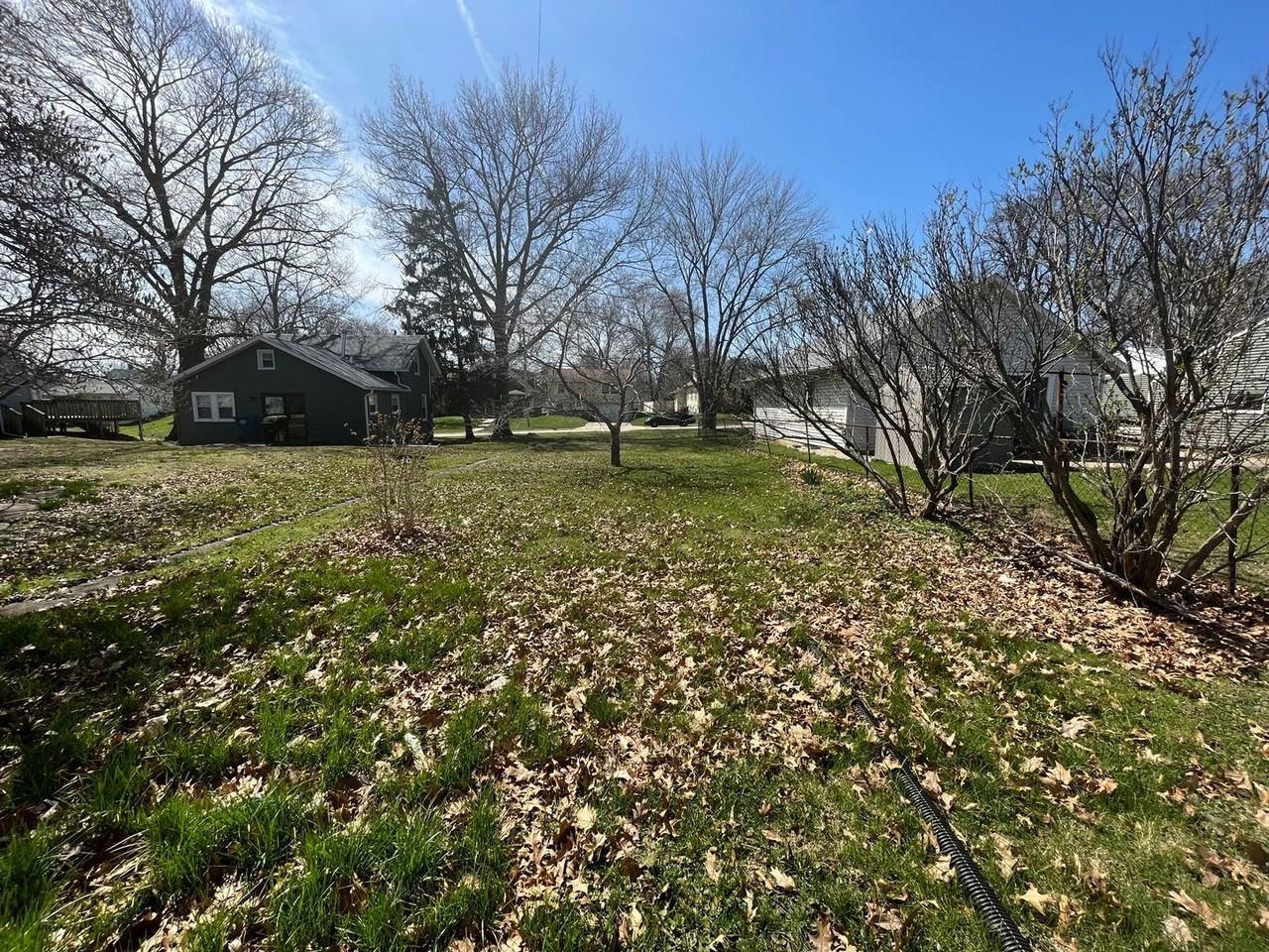 901 28th 1/2 St - Photo 2 of 10