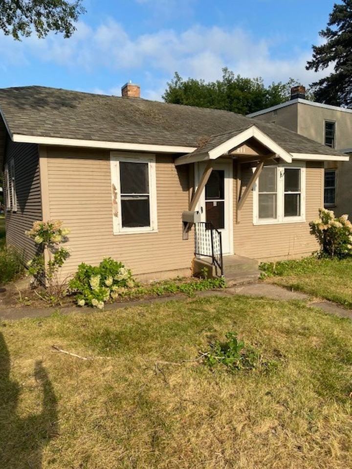 211 4th Ave Ne - Photo 2 of 13