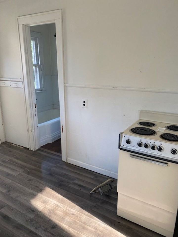 211 4th Ave Ne - Photo 3 of 13