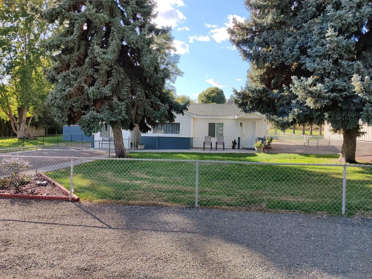 44102 N Dimmick Rd - Photo 2 of 19
