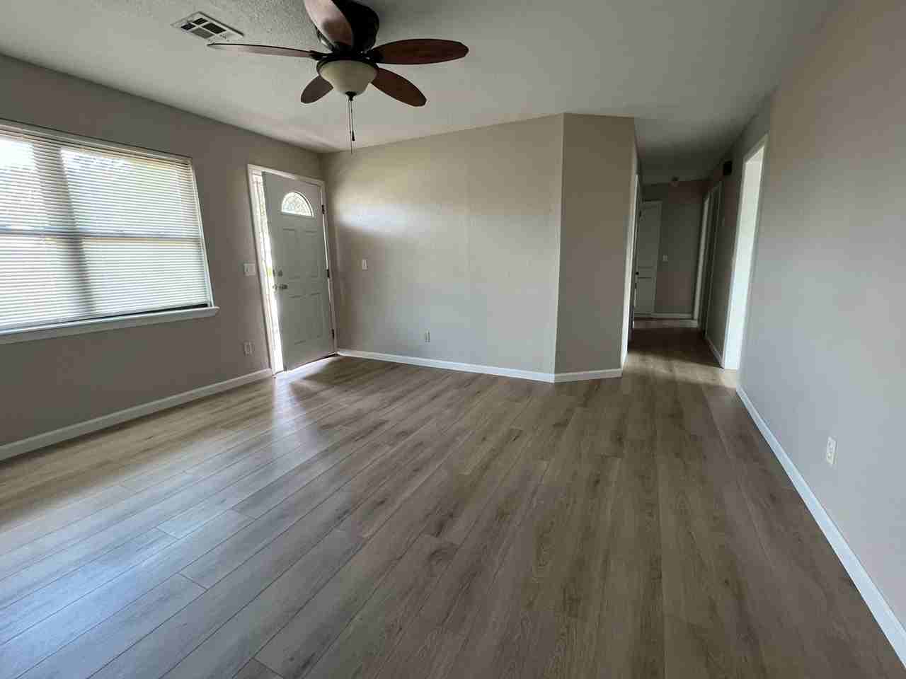 4203 Se Dorchester Dr - Photo 2 of 11