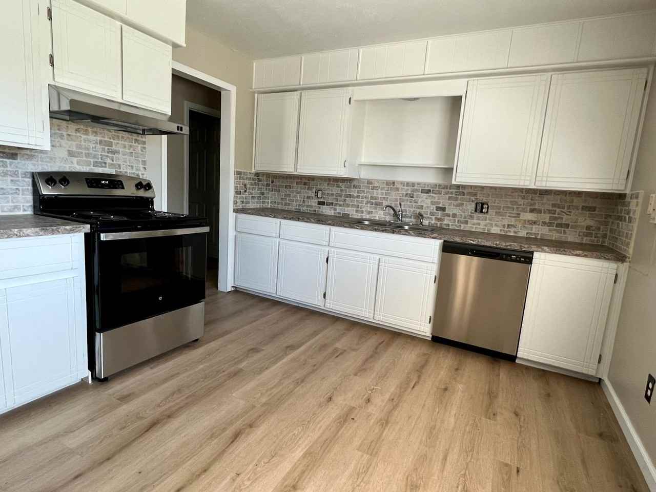 4203 Se Dorchester Dr - Photo 3 of 11