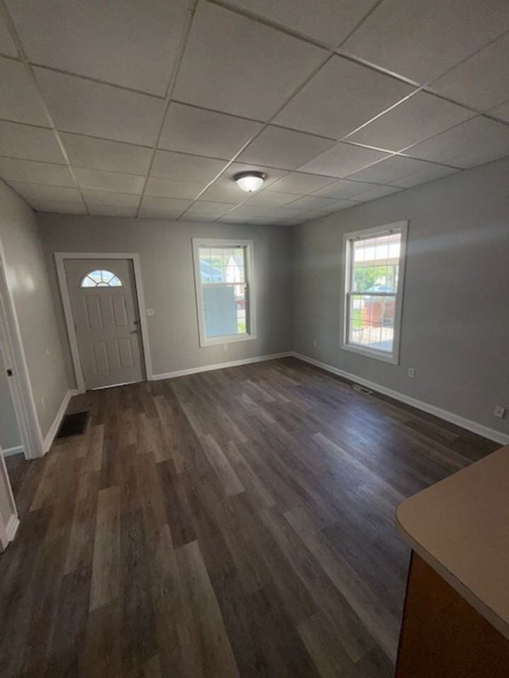 726 Jackson Ave - Photo 2 of 7