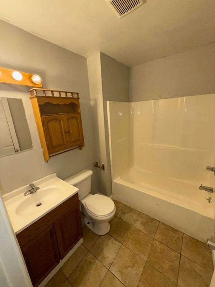 726 Jackson Ave - Photo 5 of 7