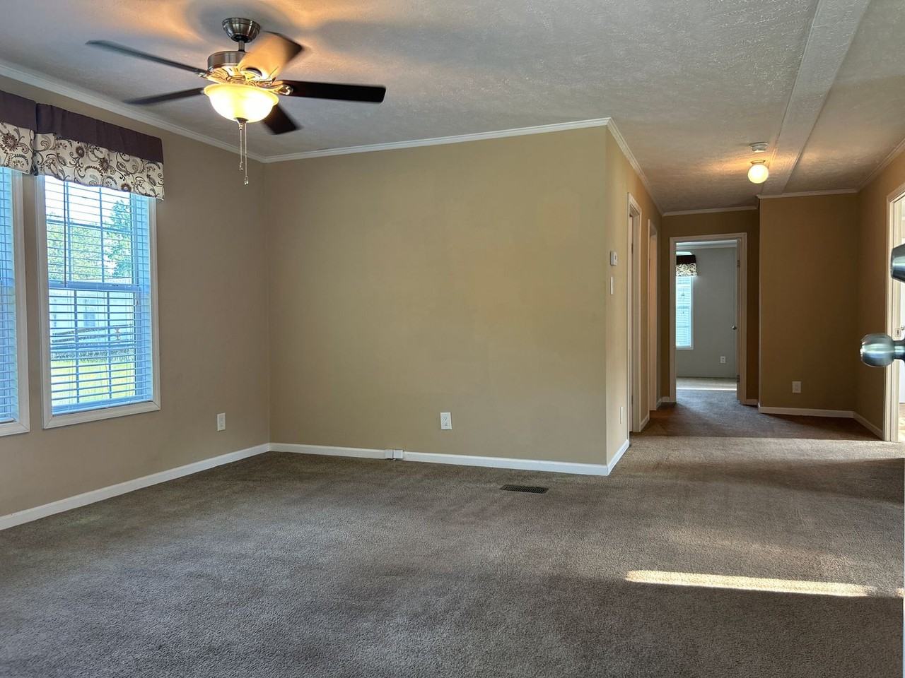 4404 Shanlee Drive - Photo 4 of 21