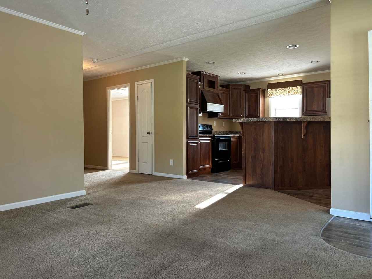 4404 Shanlee Drive - Photo 5 of 21