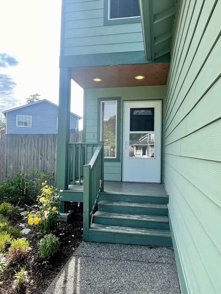 4027 Alyssa Ct - Photo 2 of 33