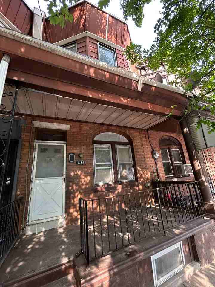 1826 S 6th St - Photo 2 of 11