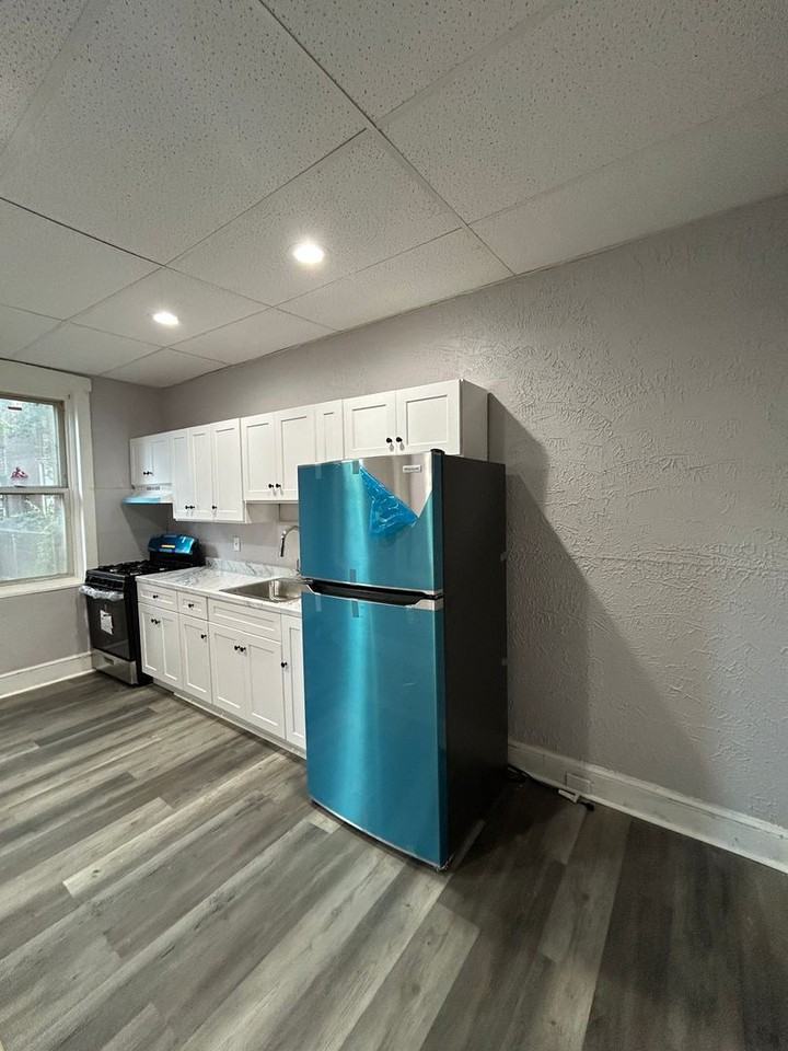 1826 S 6th St - Photo 3 of 11