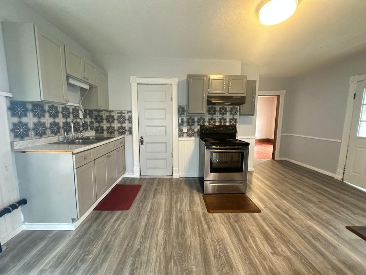 144 Buckingham St - Photo 2 of 30