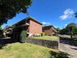 featured image of 1925 Ne 19th Ave