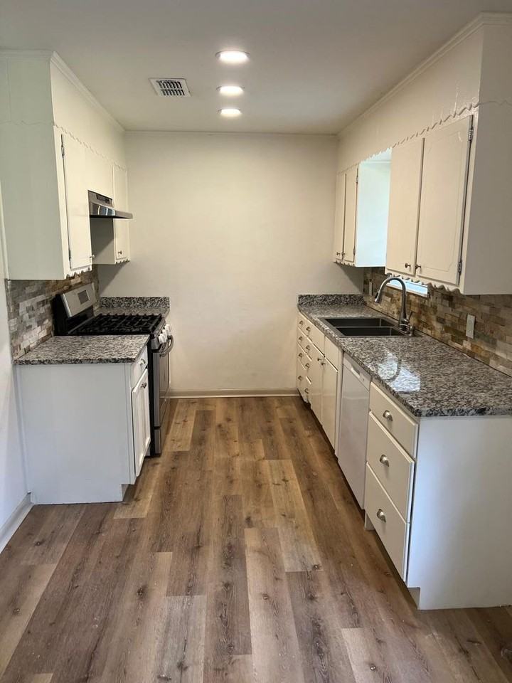 807 Lincoln Dr - Photo 2 of 8
