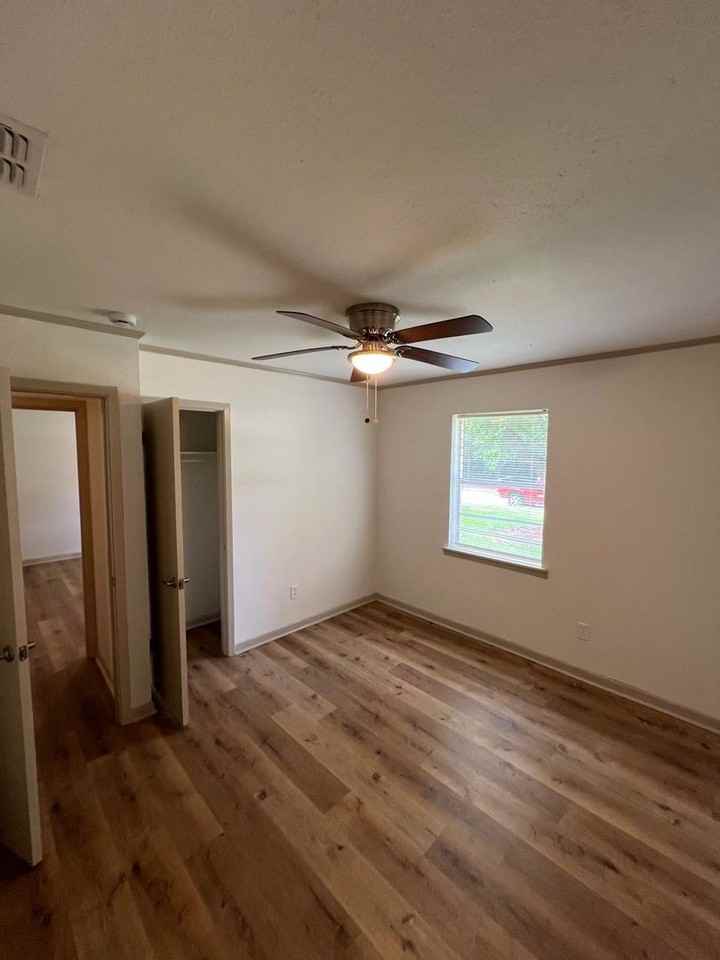 807 Lincoln Dr - Photo 3 of 8