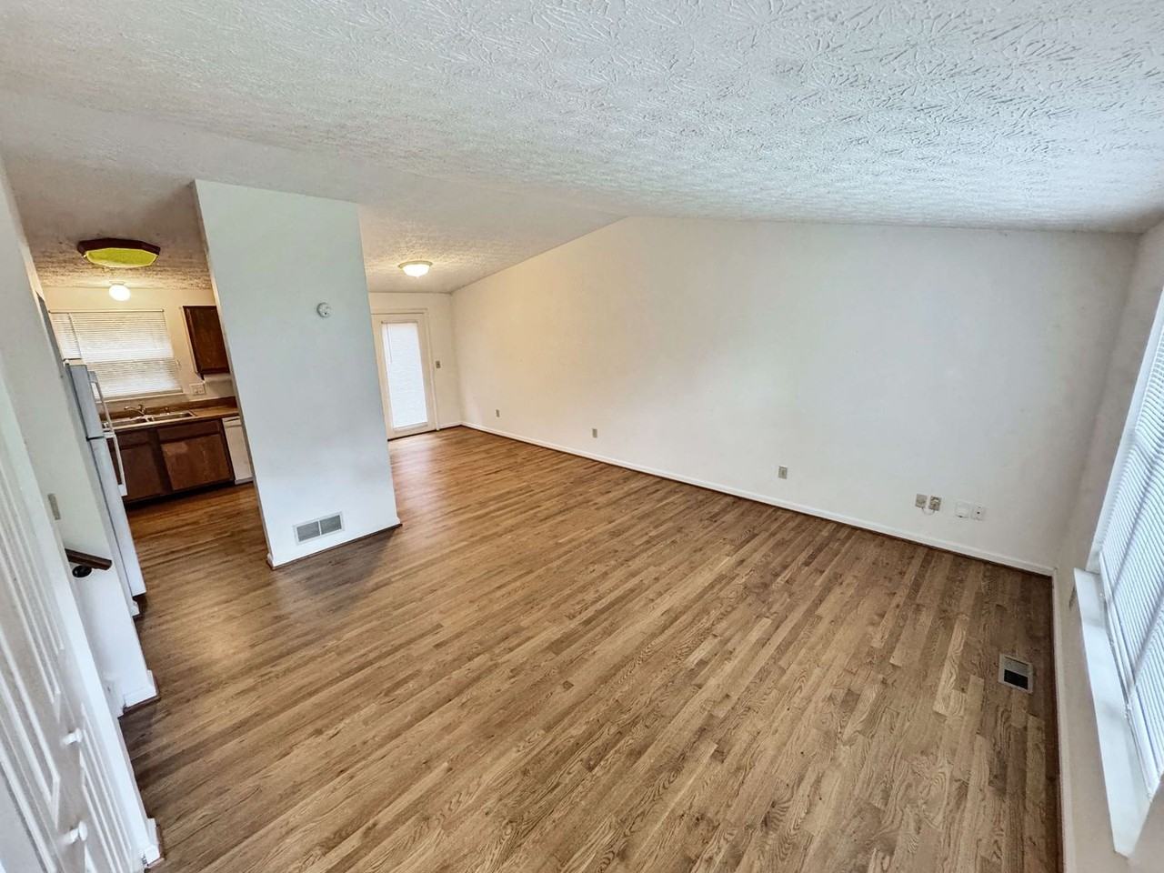 100 Roswell Farms Ct - Photo 2 of 25