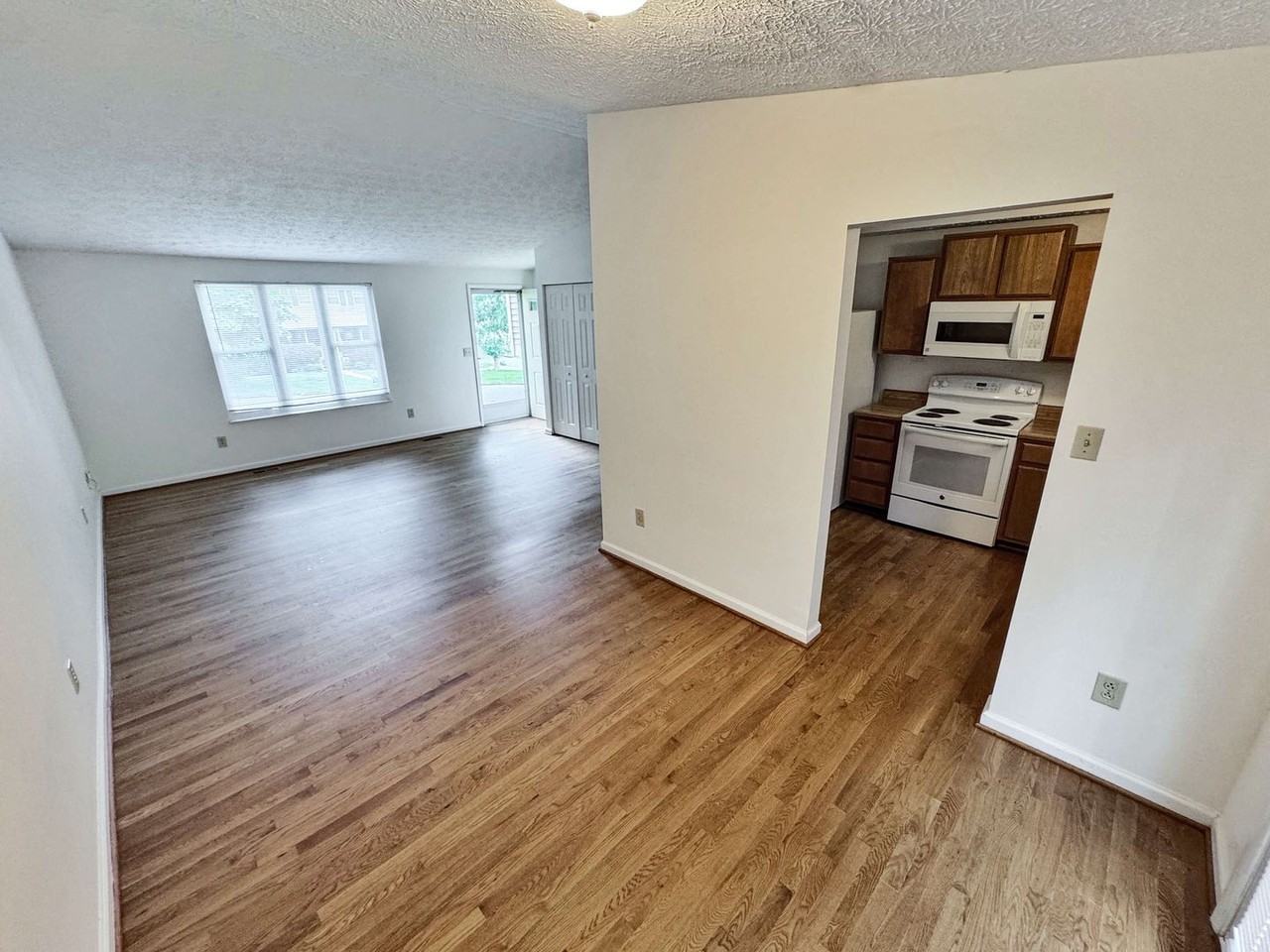 100 Roswell Farms Ct - Photo 5 of 25