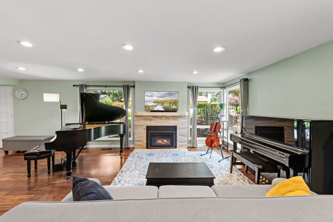3641 Ne 169th St - Photo 3 of 20
