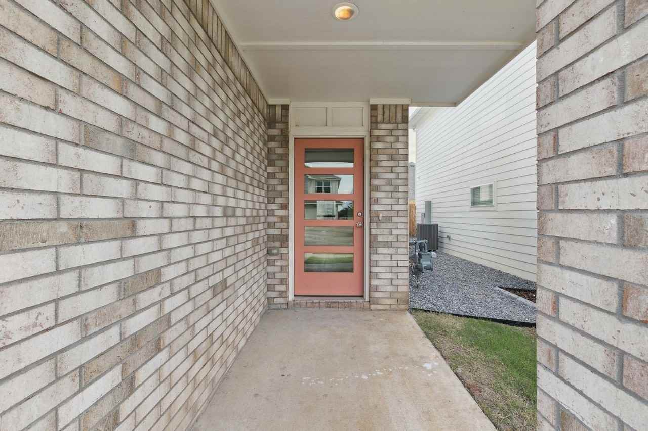 8917 Nw 109th Ln - Photo 2 of 34