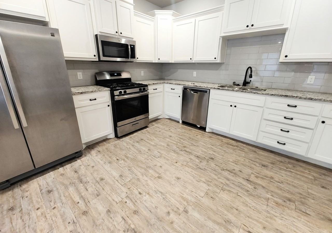 2215 Quitman Ave - Photo 4 of 19