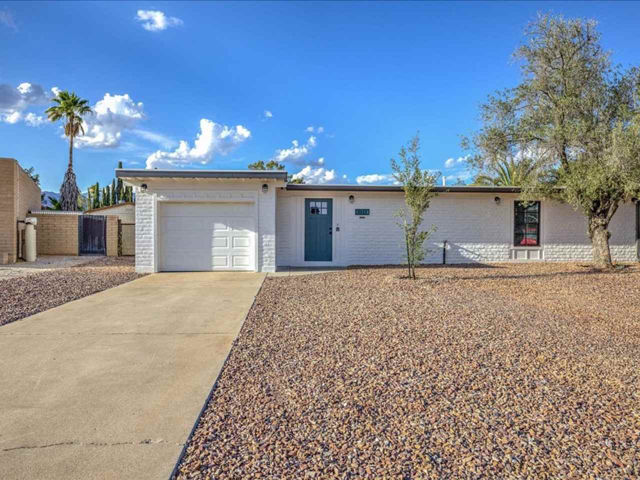 8551 E Lee Pl - Photo 2 of 27