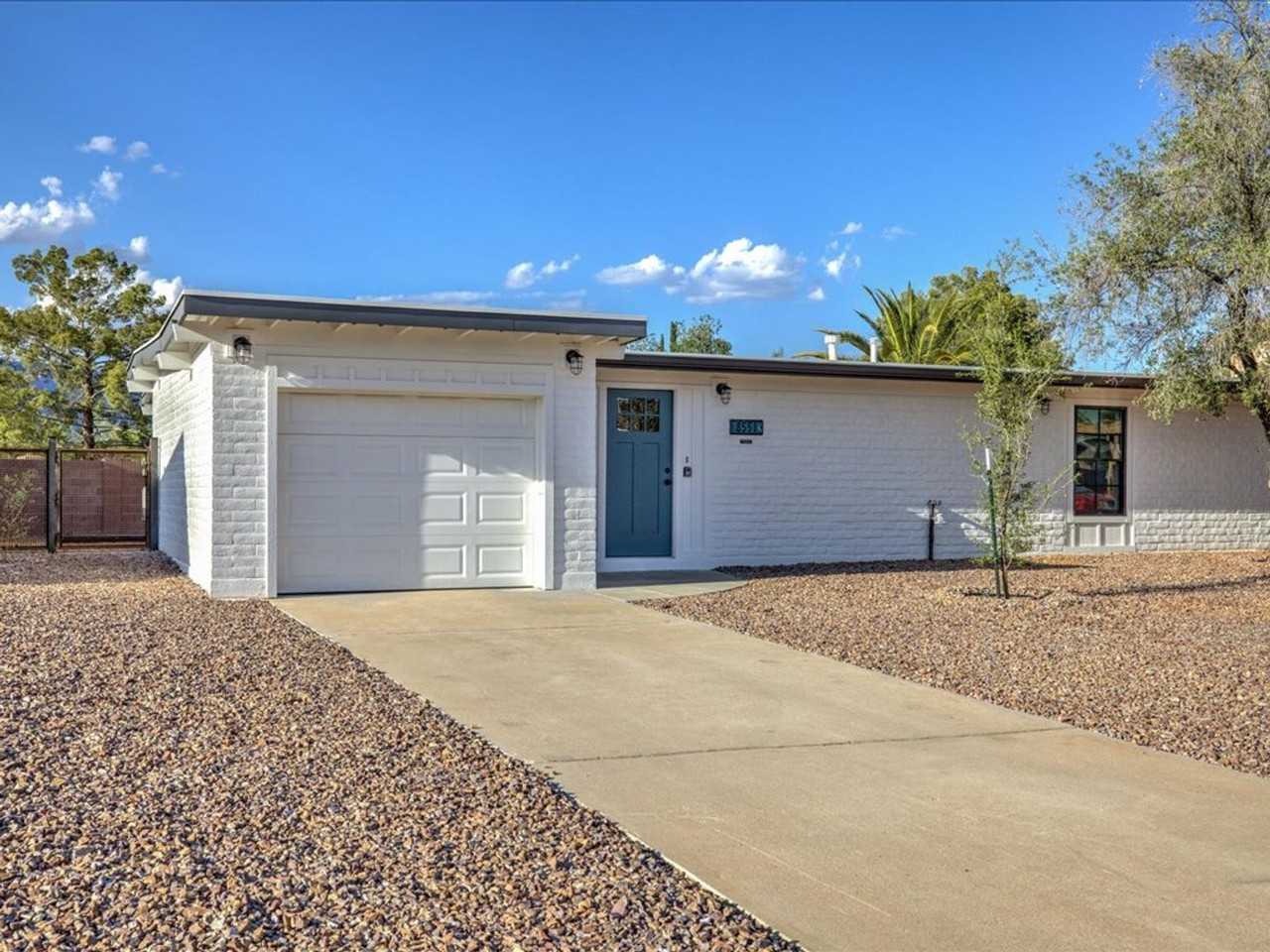 8551 E Lee Pl - Photo 3 of 27