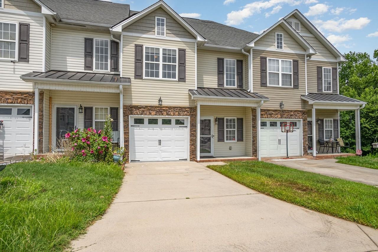 402 Beaumont Cir - Photo 2 of 28