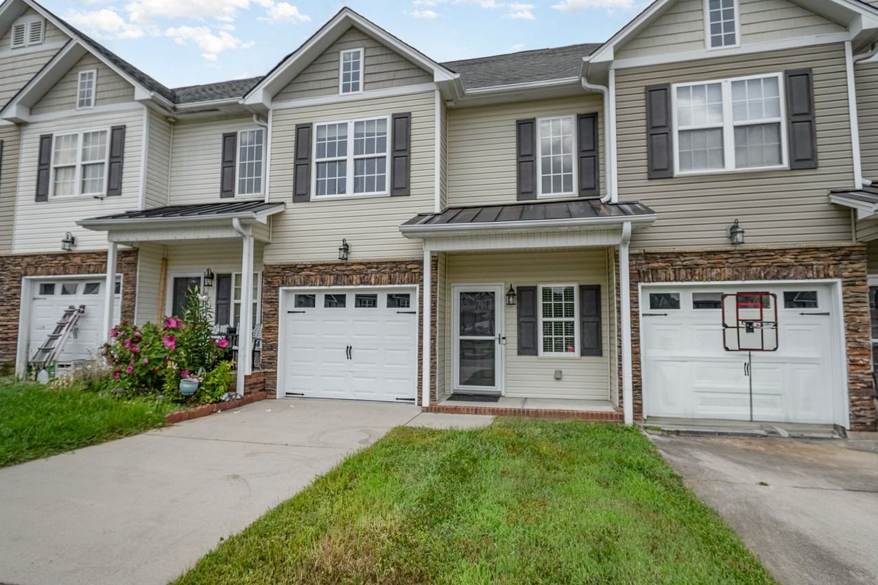 402 Beaumont Cir - Photo 4 of 28