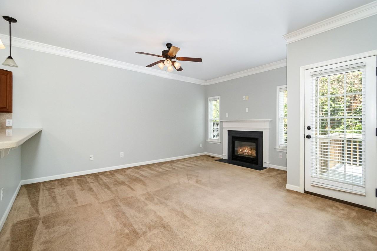 402 Beaumont Cir - Photo 6 of 28