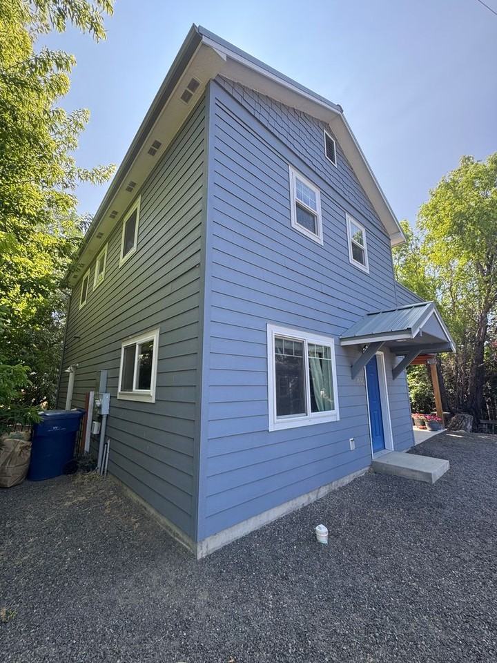 1106 N Willow St - Photo 3 of 34