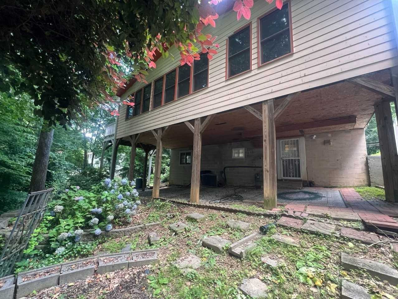 3990 Admiral Dr - Photo 3 of 27