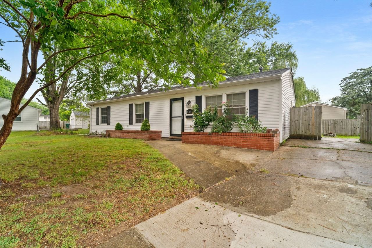 207 Nina Ct - Photo 3 of 20