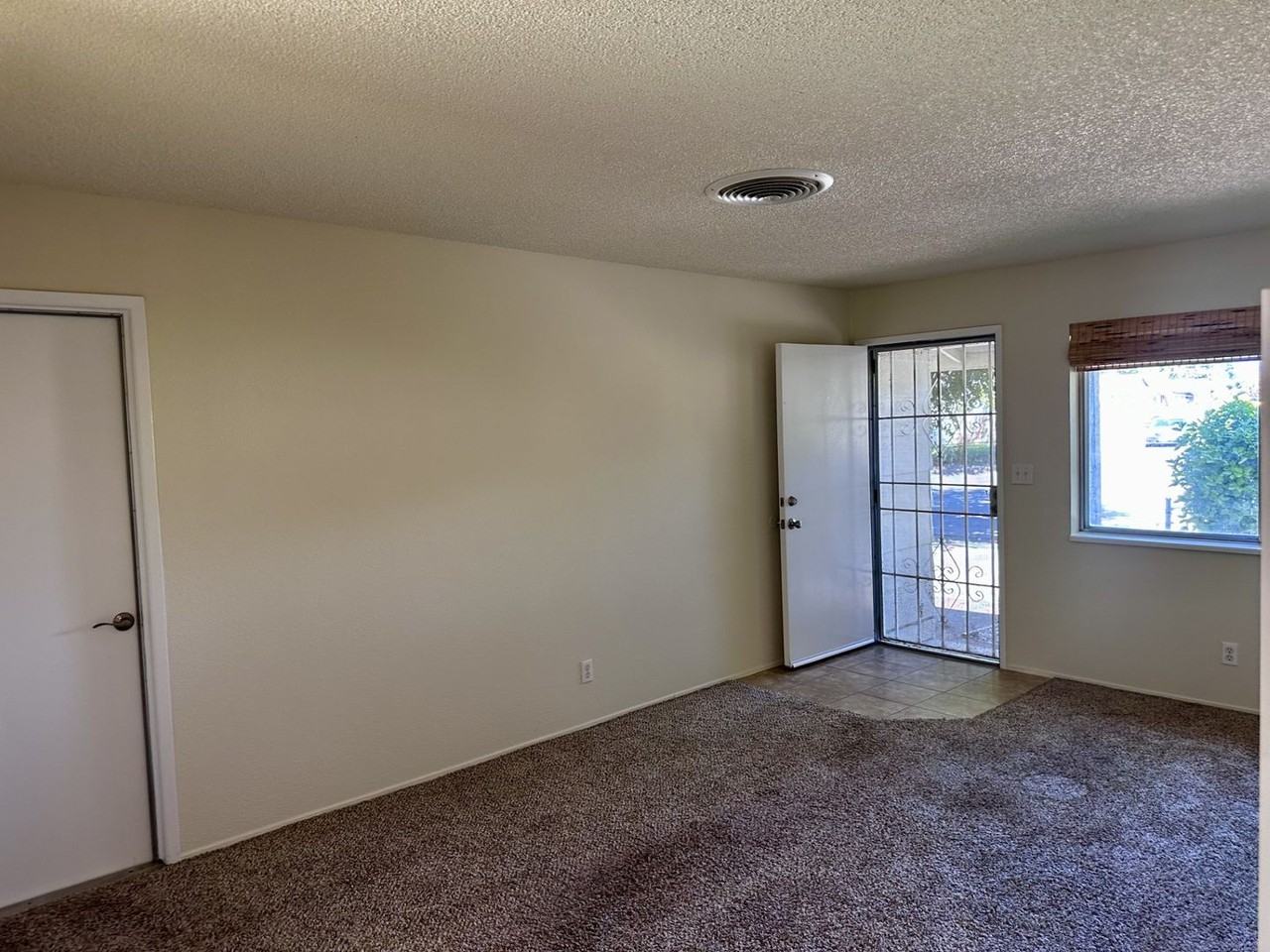 3257 Daisy St - Photo 4 of 9