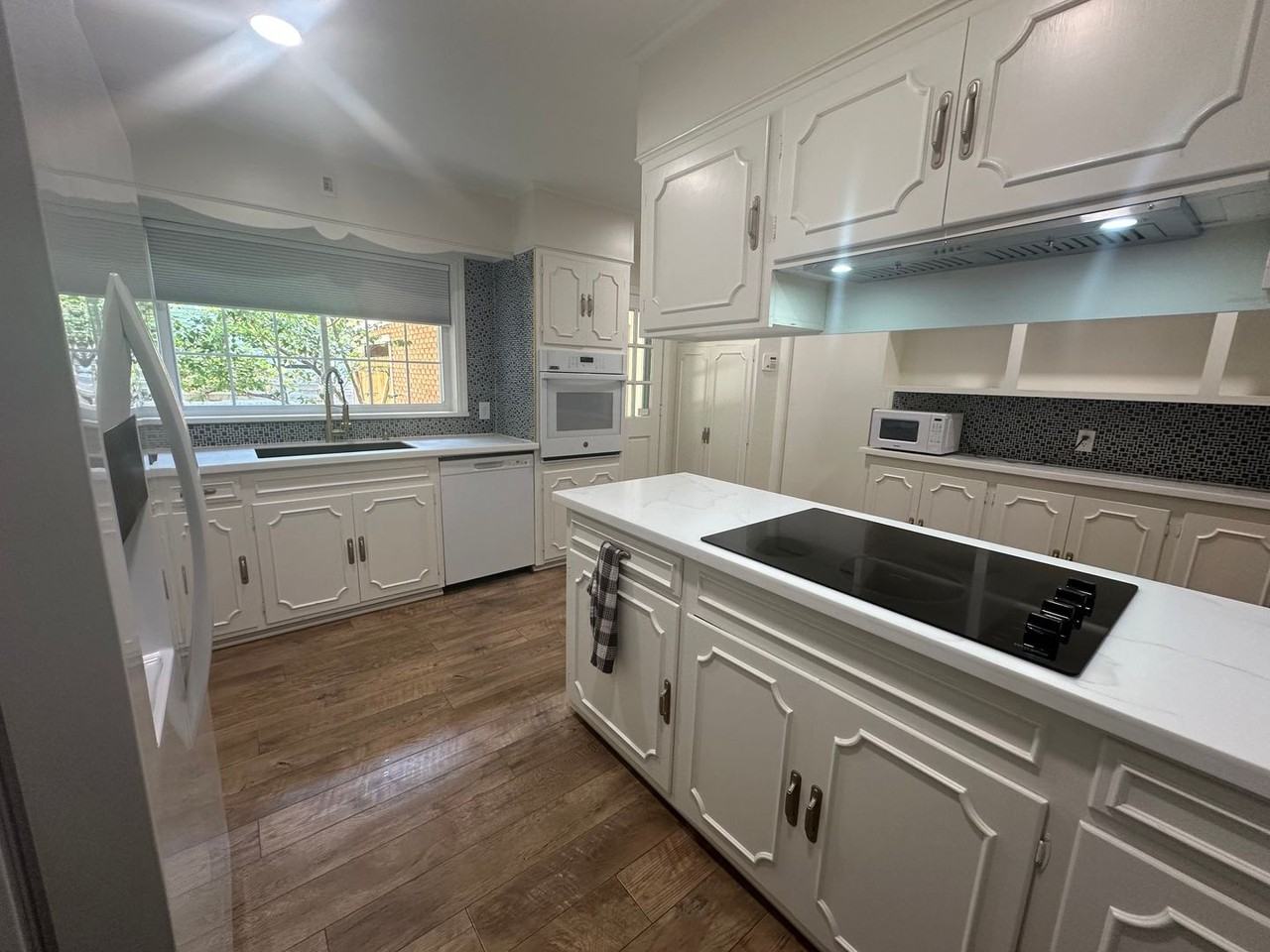 726 Huron Street - Photo 2 of 26