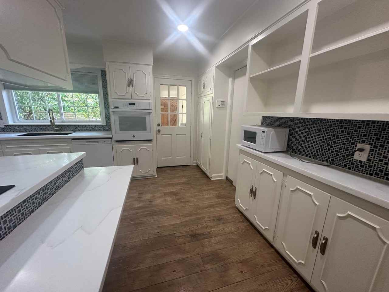 726 Huron Street - Photo 4 of 26