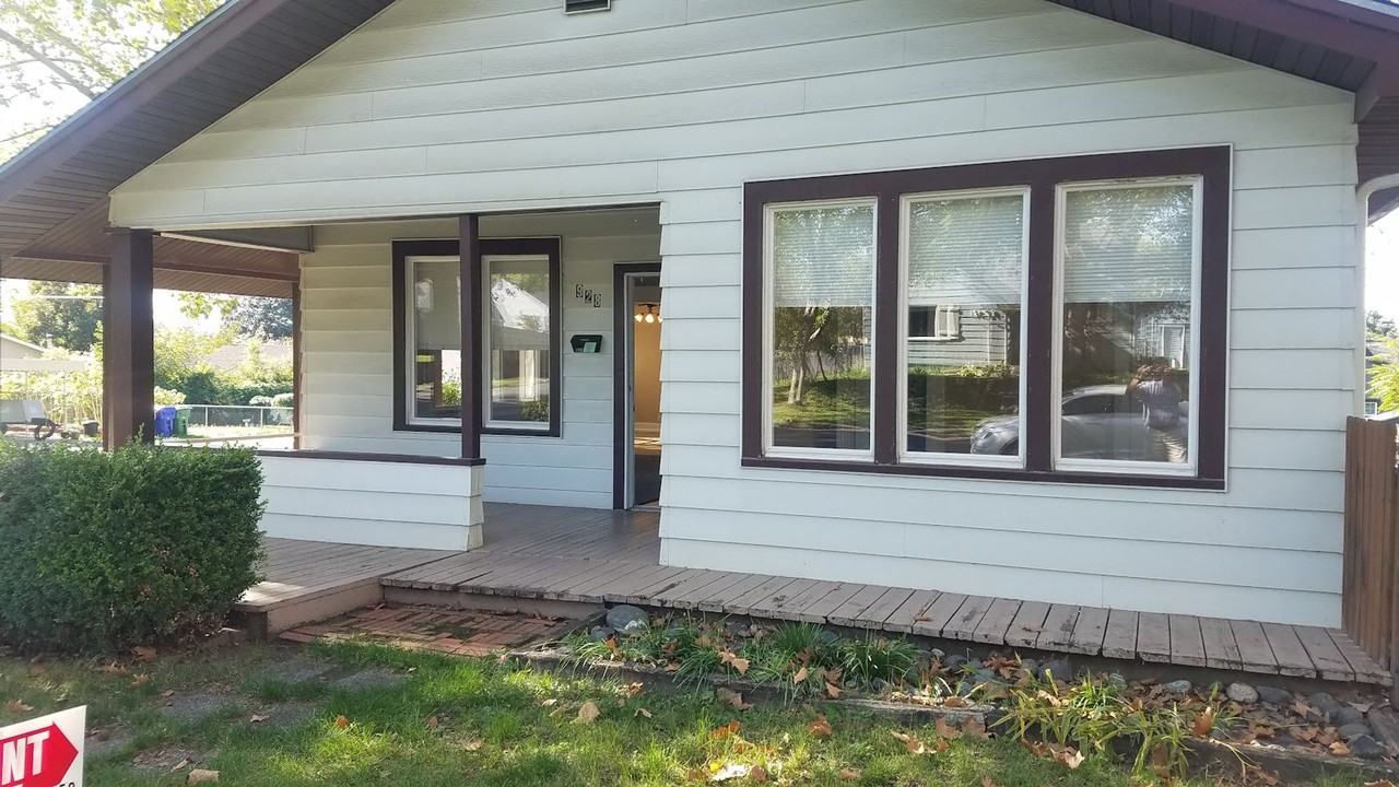 928 3rd St - Photo 2 of 15