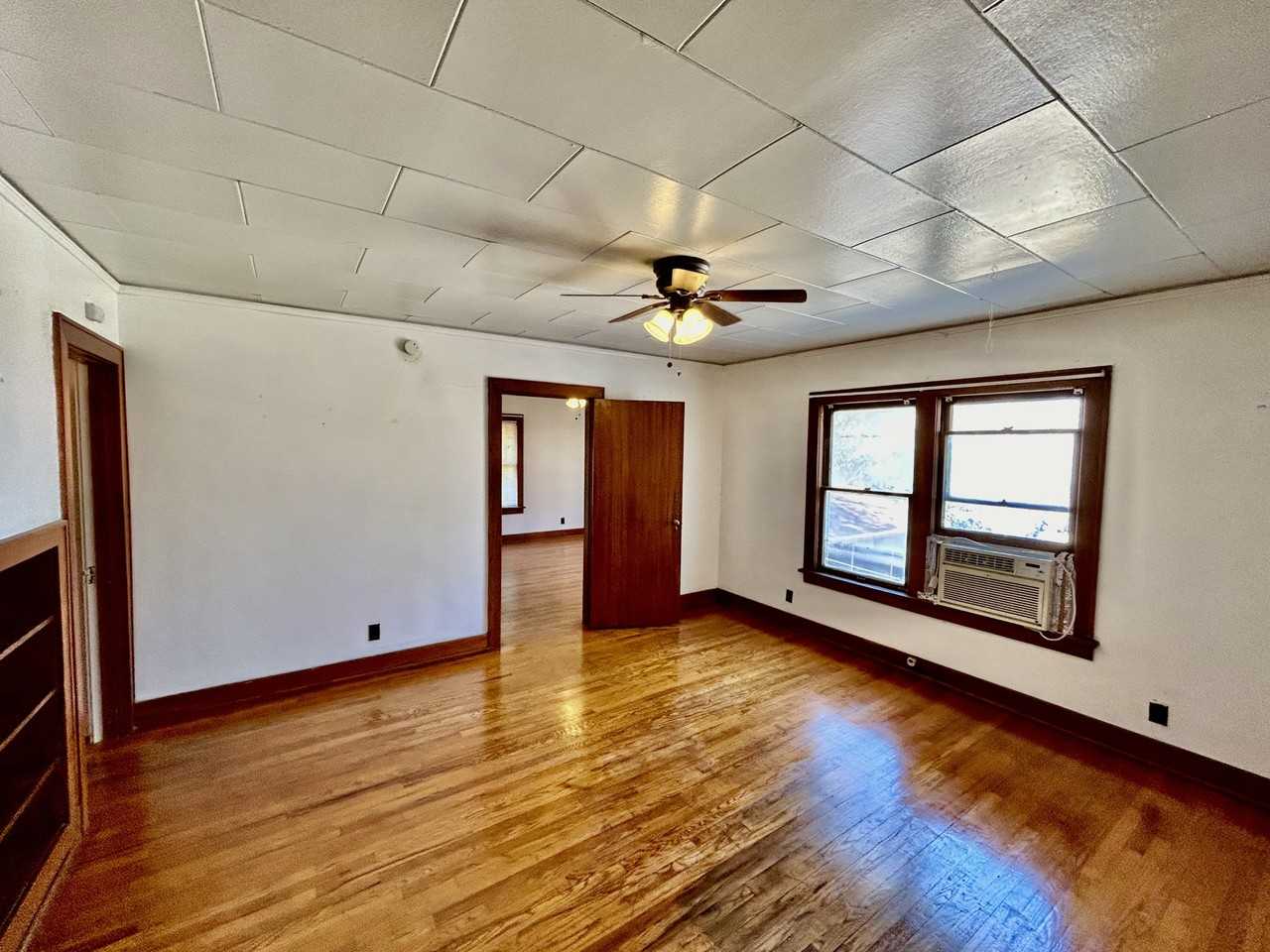 1030 E 8th St #7 - Photo 5 of 7