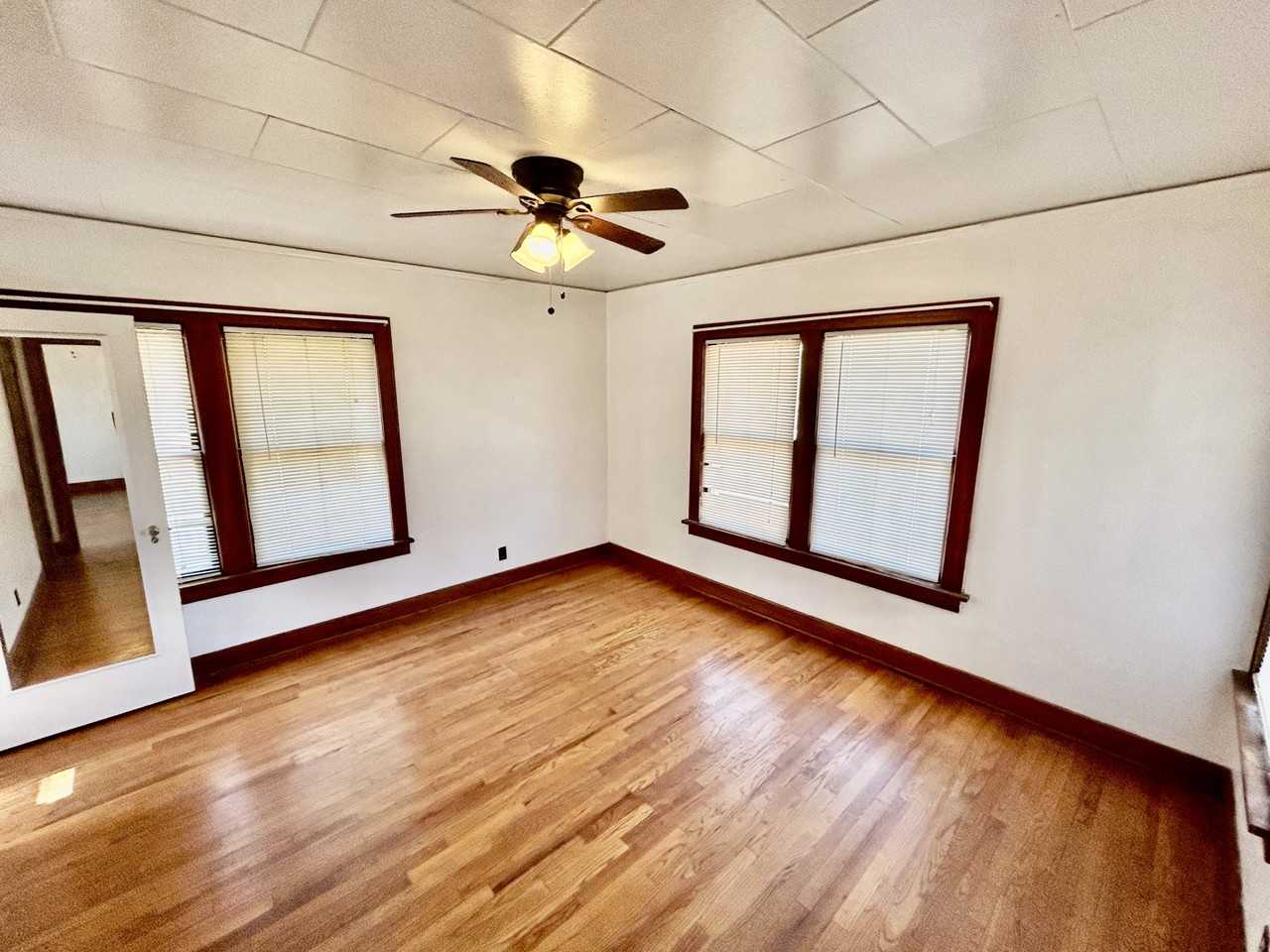 1030 E 8th St #7 - Photo 7 of 7