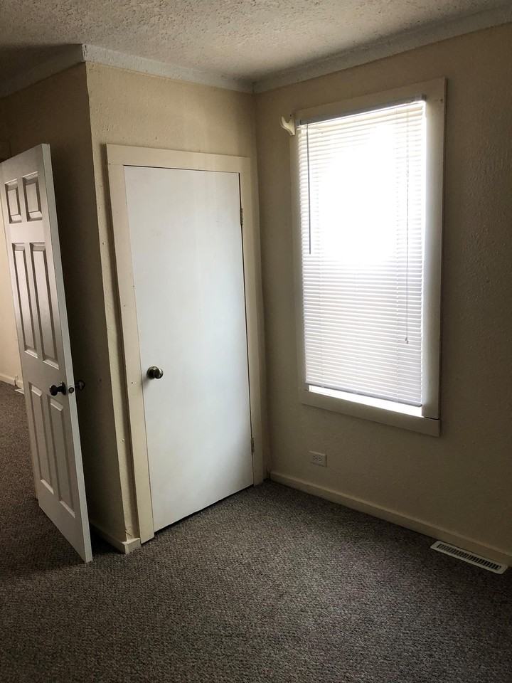 1234 E 4th St - Photo 2 of 20