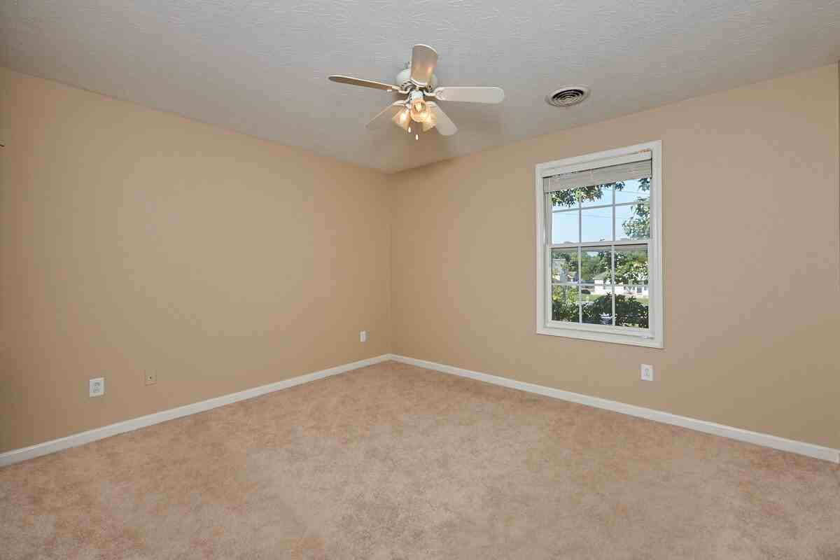 108 Brooklyn Dr - Photo 5 of 10