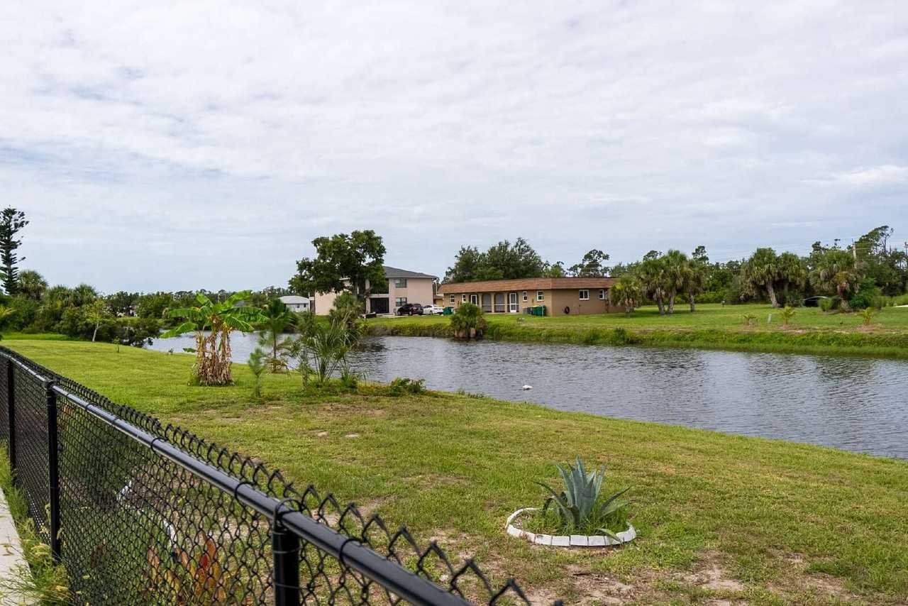 143 Rotonda Cir - Photo 4 of 44