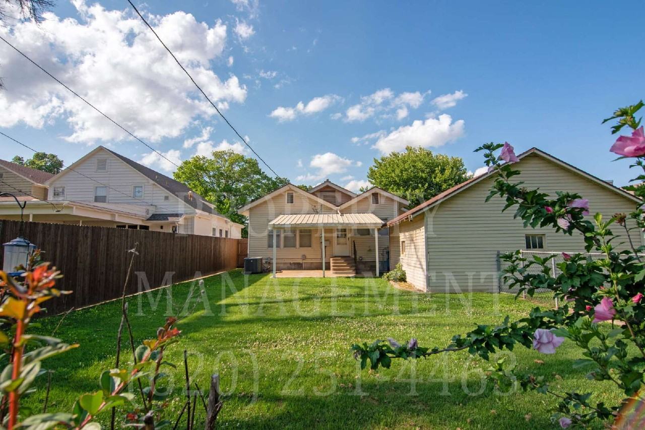 1207 W 4th St - Photo 2 of 26