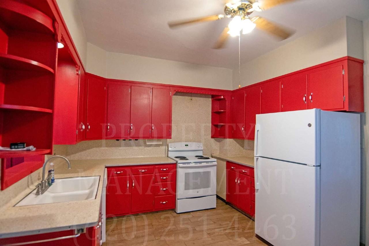 1207 W 4th St - Photo 3 of 26