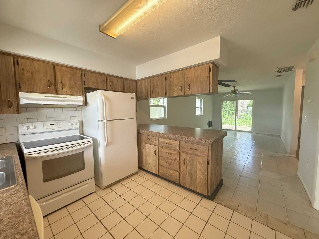 12106 Watterson St - Photo 2 of 8