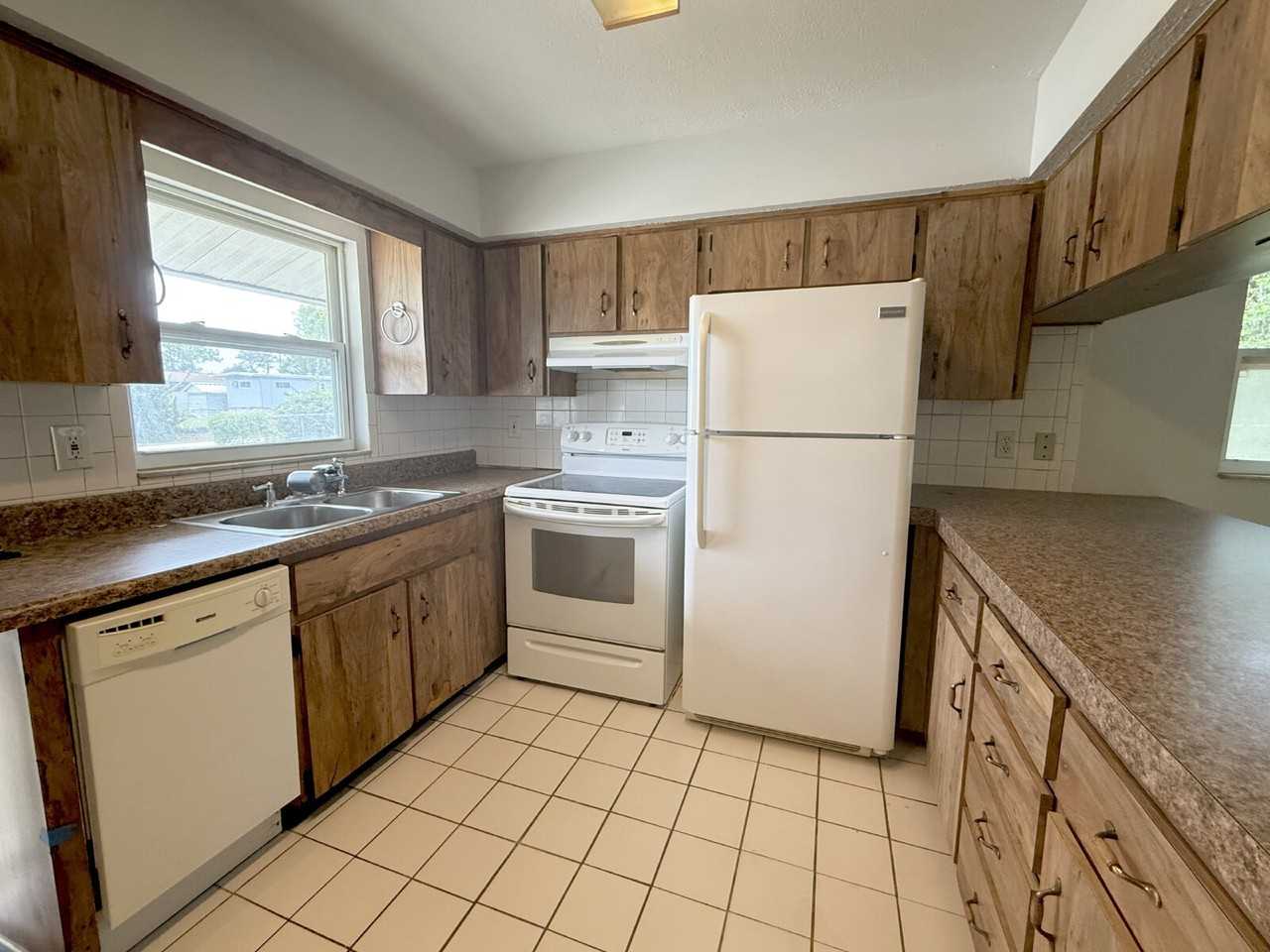 12106 Watterson St - Photo 3 of 8