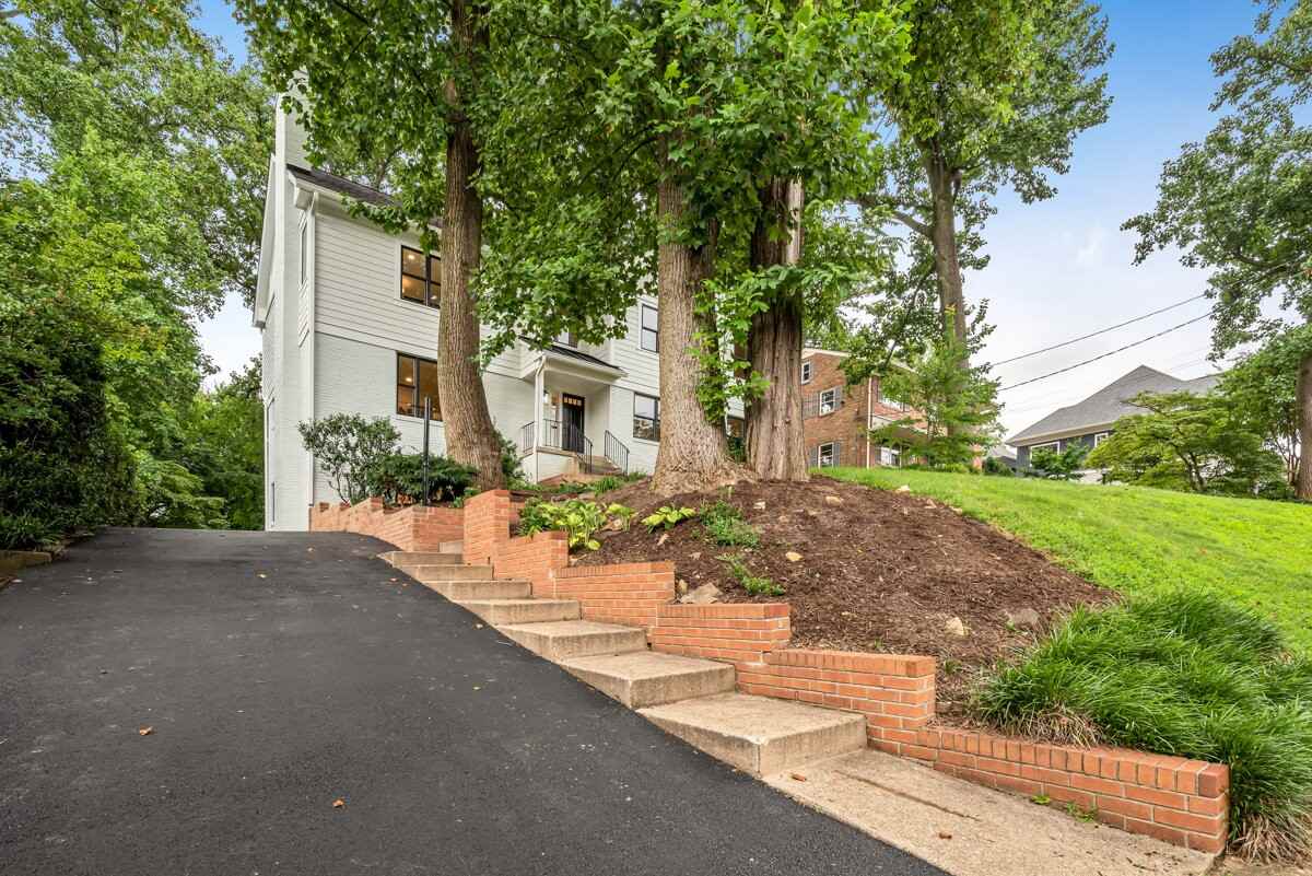 3109 N Nottingham St - Photo 3 of 50