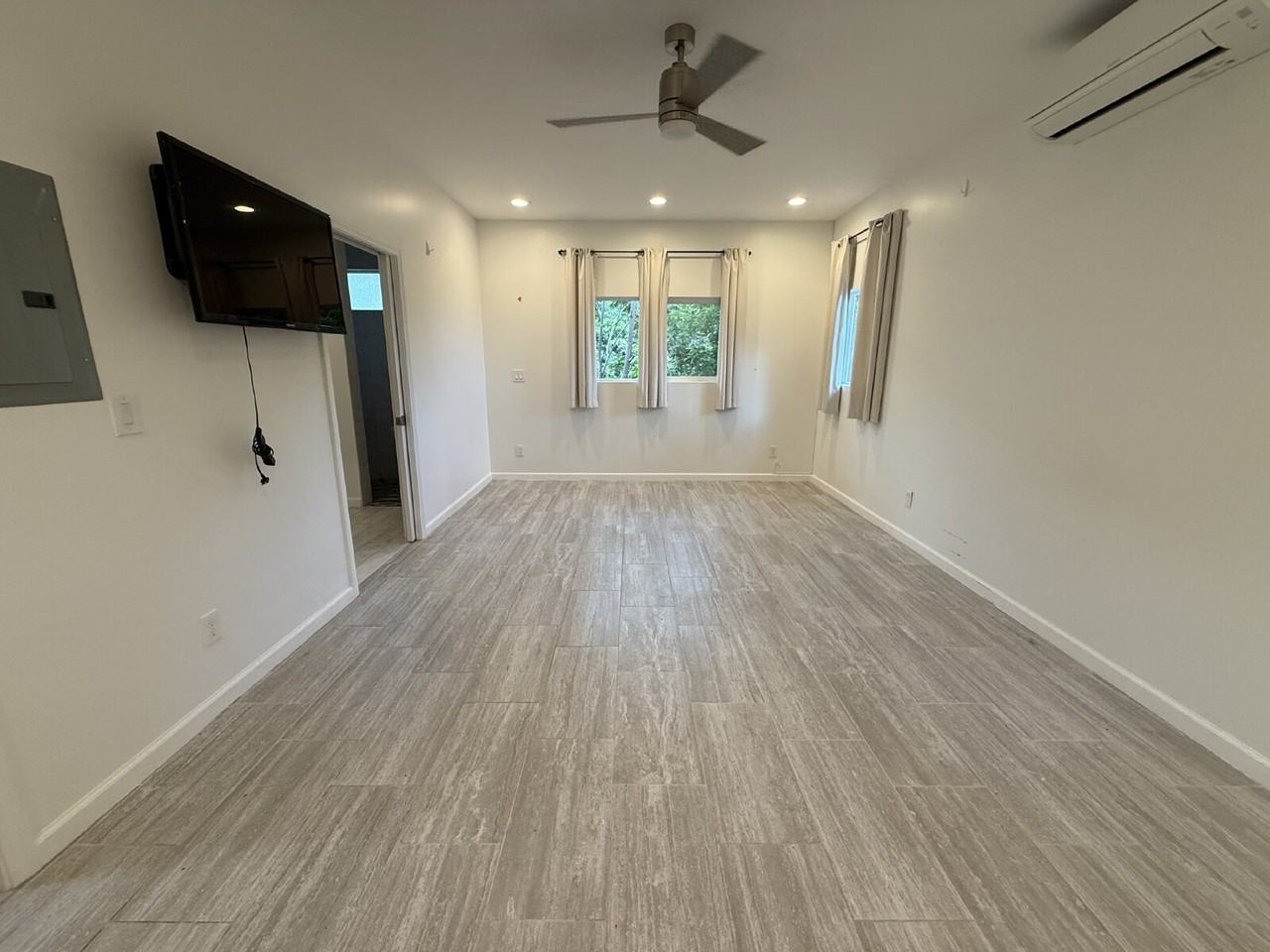 2641 Gardenia St #A - Photo 2 of 9