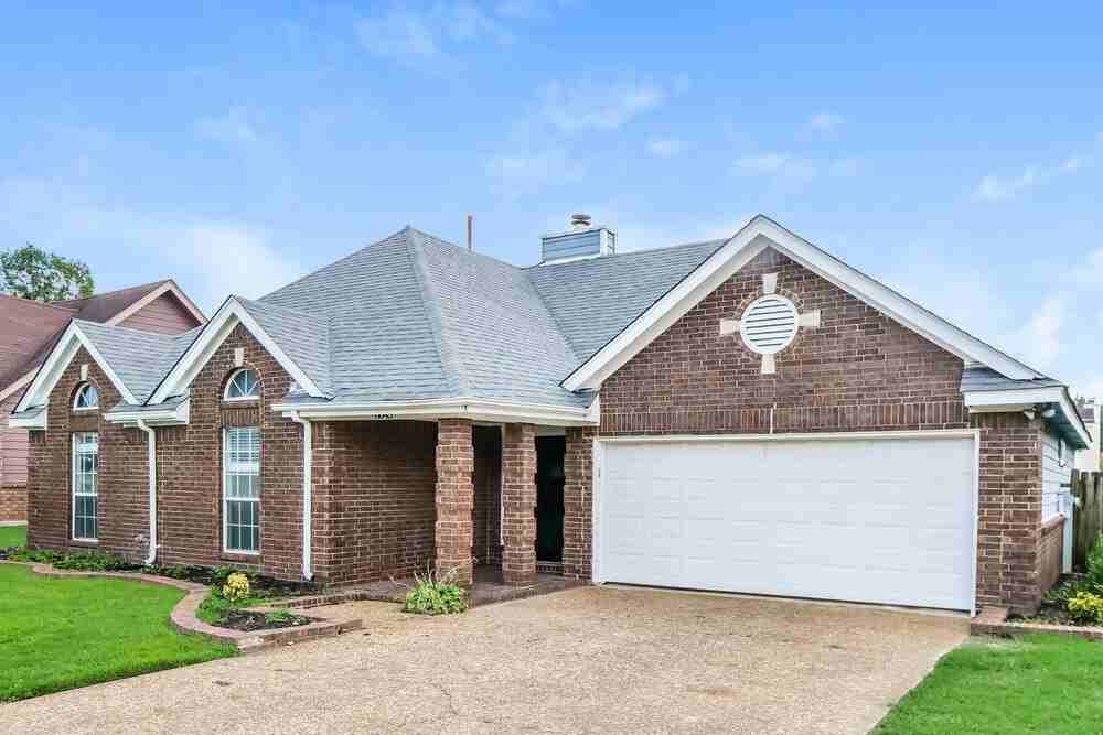 6643 Collins Way Dr - Photo 3 of 16