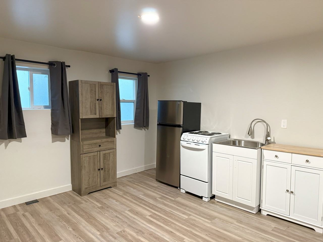 1050 Grand Ave #11 - Photo 2 of 6